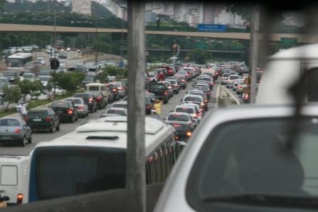 Autoschlangen ohne Ende